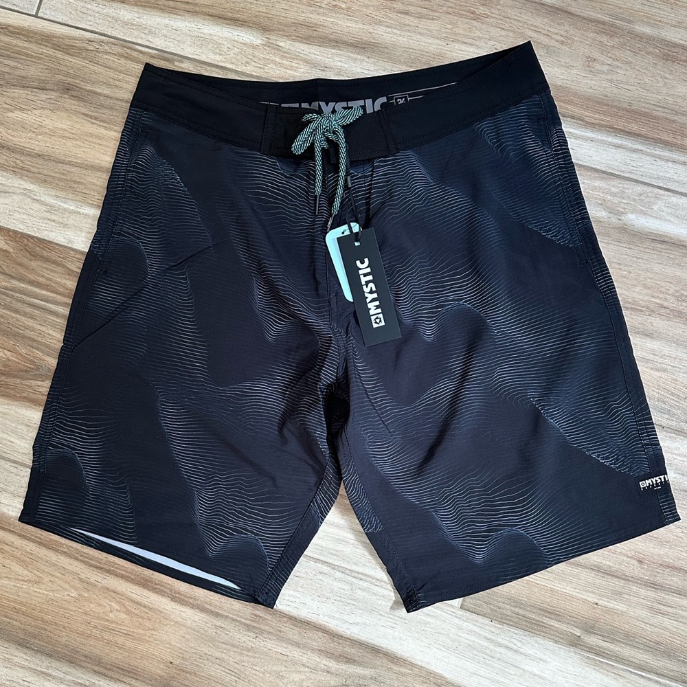 Mystic Boardshort new with tag size 34